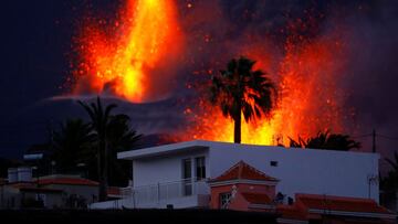 The Cumbre Vieja volcano continues to erupt, as seen from El Paso, on the Canary Island of La Palma, Spain, October 25, 2021. REUTERS/Borja Suarez