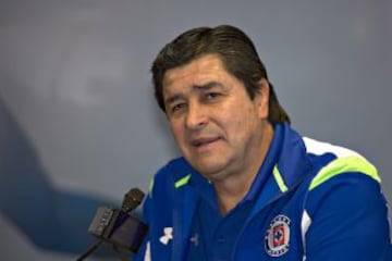 El último entrenador que ganó la liga con el Cruz Azul, además, consiguió cuatro títulos de Concacaf. Estuvo con América de 2006 a 2007.