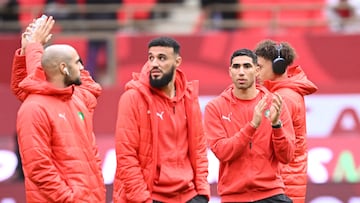Amrabat, junto a Mazraoui y Achraf.