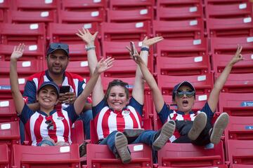 Los aficionados ya calientan el previo a la Final del Clausura 2017 que se disputará en el Estadio Chivas