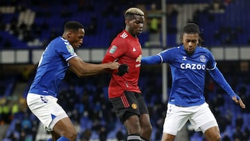 Yerry Mina, defensa del Everton, fue el mejor calificado del equipo en la derrota en los cuartos de final de la Carabao Cup ante el Manchester United