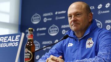 Pepe Mel est&aacute; convencido de que el Depor puede sacar algo positivo ante el Barcelona