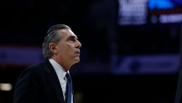 MADRID, 22/01/2026.- El técnico del Real Madrid, Sergio Scariolo, durante el partido de la jornada 24 de la EuroLiga que Real Madrid y AS Mónaco disputan hoy jueves en el Movistar Arena. EFE/Juanjo Martín