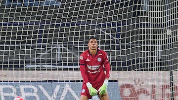 Kevin Mier of Cruz Azul during the 10th round match between Cruz Azul and Queretaro as part of the Liga BBVA MX, Torneo Apertura 2025 at Olimpico Universitario Stadium, on September 24, 2025 in Mexico City, Mexico.