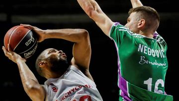 GRAF6097. MÁLAGA, 12/05/2018.- El escolta servio del Unicaja Nemanja Nedovic (d) intenta defender al escolta estadounidense del Tecnyconta Zaragoza Gary Neal, durante el partido de la trigésima segunda jornada de la liga ACB disputado esta t