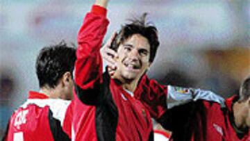 <b>EN RACHA</b>. Pachón marcó ayer dos goles en el partidillo de ensayo, en el que Moré alineó hasta a cuatro delanteros en el ataque.