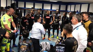 Maradona, en el vestuario del Bernabéu motivando al Nápoles.