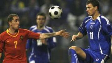 <b>GOLEADOR. </b>Stijnen, ante Dzeko, el bosnio que le hizo dos goles