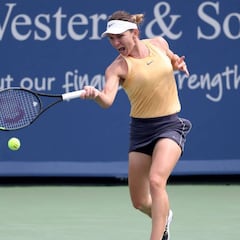 Halep remonta ante Alexandrova y Barty arrasa a Sharapova