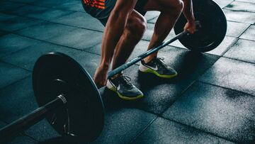 Ir bien equipado al gimnasio es clave para entrenar de manera eficiente y segura