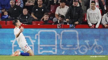 Juanto Ortuño celebra un gol en Los Cármenes.