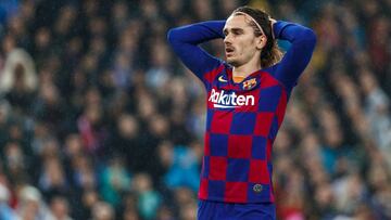 Antoine Griezmann se lamenta durante un partido con el FC Barcelona.