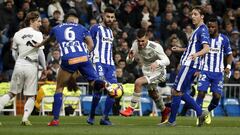 Jugadores del Alav&eacute;s y Madrid durante un partido. 