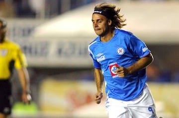 El atacante uruguayo llegó a la Máquina Celeste procedente del Atlético de Madrid en 2005.  En el Apertura 2005 debutó con cuatro goles ante Tecos de la UAG. Al final de ese campeonato, fue cedido a los Tuzos de Pachuca. 