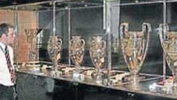 <b>TODO LISTO. </b>Las nueves Copas de Europa podrán ser contempladas desde hoy en la exposición.