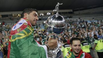 Soccer Football - Copa Libertadores - Final - Palmeiras v Santos - Estadio Maracana, Rio de Janeiro, Brazil - January 30, 2021 Palmeiras coach Abel Ferreira lifts the trophy as he celebrates winning the Copa Libertadores Pool via REUTERS/Ricardo Moraes