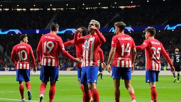 MADRID, 07/11/2023.- El delantero franc¨¦s del Atl¨¦tico de Madrid, Antoine Griezmann, celebra el tercer gol del equipo rojiblanco durante el encuentro correspondiente a la fase de grupos de la Liga de Campeones que disputan hoy martes frente al Celtic en el estadio Metropolitano, en Madrid. EFE / Kiko Huesca.