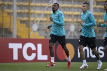 La Selección de Brasil realizó su primer entrenamientos en el estadio Metropolitano de Techo en Bogotá antes de viajar a Venezuela.