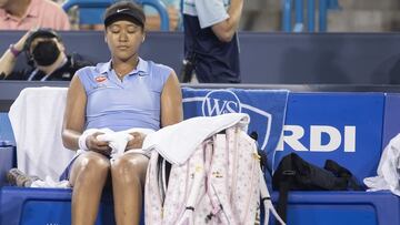 Naomi Osaka, en un descanso durante su partido ante Jil Teichmann en el Western and Southern Open, el WTA 1.000 de Cincinnati, en el Lindner Family Tennis Center.