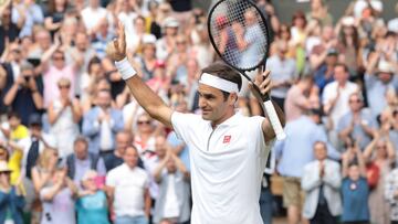 Federer tambi¨¦n afina: s¨®lo 5 errores y victoria en 74 minutos