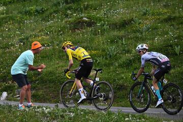 Vingegaard se lo dio todo en la subida del 'Col de la Loze'.