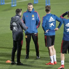 Luis Enrique llega a la clasificación de la Euro con selección, pero sin equipo