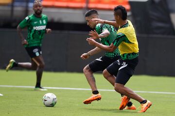 Fotos del entrenamiento de Nacional en el Atanasio Girardot acompañado de su afición.