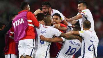 Chile festeja el segundo gol marcado por Eduardo Vargas.