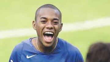 <b>EL MÁS SEGUIDO. </b>Los ojos de Europa están fijos en Robinho, que por fin jugará en el Viejo Continente.