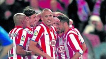 <b>ABEL TIENE A TODOS DISPONIBLES PARA LA RECTA FINAL. </b> La buena noticia en el Atlético es que tiene a todos sus jugadores disponibles para esta recta final de temporada. Y los que entran en el equipo, como Banega, contribuyen con buen juego y goles. El Atlético vuelve a ser una piña de cara a los siete partidos que faltan.