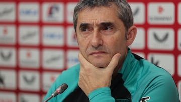 BILBAO, 01/02/2025.- El entrenador del Athletic, Ernesto Valverde, durante una rueda de prensa ofrecida este sábado , en la víspera del partido de LaLiga contra el Betis. EFE/ Luis Tejido