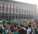 Pelos de punta: 6.000 hinchas del Betis en Duomo de Milán