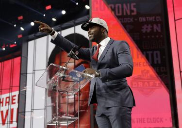 Bucs investigan amenazas de muerte en contra por su Draft