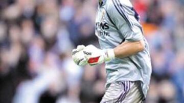 <b>SEGURIDAD. </b>Casillas fue uno de los mejores jugadores del partido.