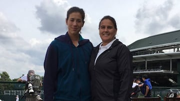 Garbiñe Muguruza y Conchita, en Wimbledon.