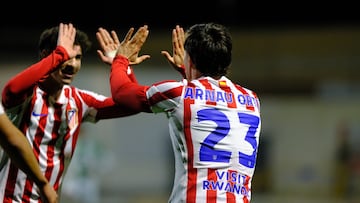 Arnau Ortiz celebra su gol.