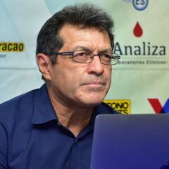 Hugo Pérez could leave El Salvador to coach an MLS club