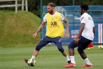 Primer entrenamiento del jugador nacido en Camas con el club parisino. 