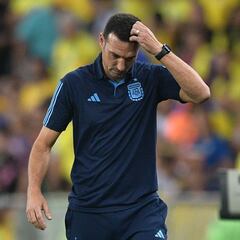 What are the reasons why Scaloni wants to leave his position as Argentina’s national coach?