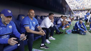 Pablo Guede, en el banquillo de La Rosaleda.