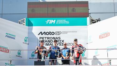 Álex Márquez, Pedro Acosta y Joan Mir en el podio del Gran Premio de Malasia disputado en el circuito Internacional de Sepang.