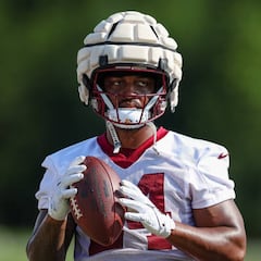 How late should you hold your fantasy football draft? When is the best time?