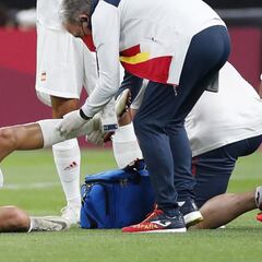 A España se le tuerce el debut