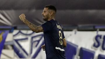 Edwin Cardona en un partido de Boca Juniors