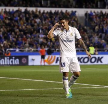 1-4. James Rodríguez celebró el cuarto gol.