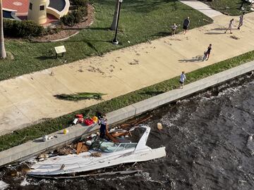 El huracán Ian llegó al oeste de Florida con vientos de más de 240 km/h, provocando inundaciones catastróficas en varias localidades, también ha dejado inundaciones  y graves destrozos en el centro de la península. La tormenta provocó una marejada ciclónica  que inundó grandes áreas del suroeste de Florida, las áreas cercanas a la costa han quedado arrasadas.