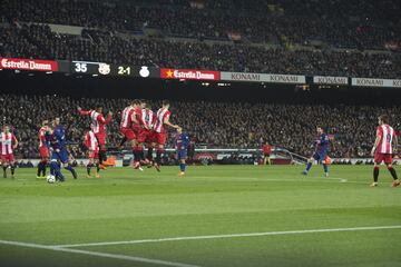 3-1. Leo Messi marc¨® el tercer gol en un lanzamiento de falta directa.