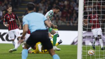 Y a la media hora primer gol del Betis, obra de Sanabria.