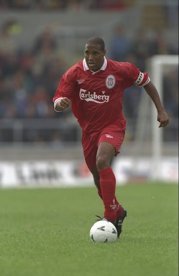 Gan車 once t赤tulos con los reds, aunque ninguna Copa de Europa. Jugador con una gran habilidad y capacidad goleadora. Fue la gran estrella del club en una 谷poca m芍s gris.