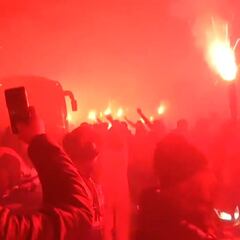 La gente sigue sin tomarse en serio las recomendaciones: el recibimiento al bus del PSG